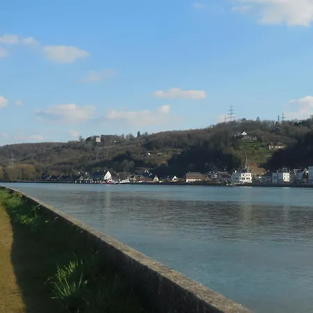 La Chaumiere Bord De Seine *